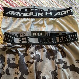 Pair of 2 Boys Under Armour Gray and Gray/Black 3/4 length leggings